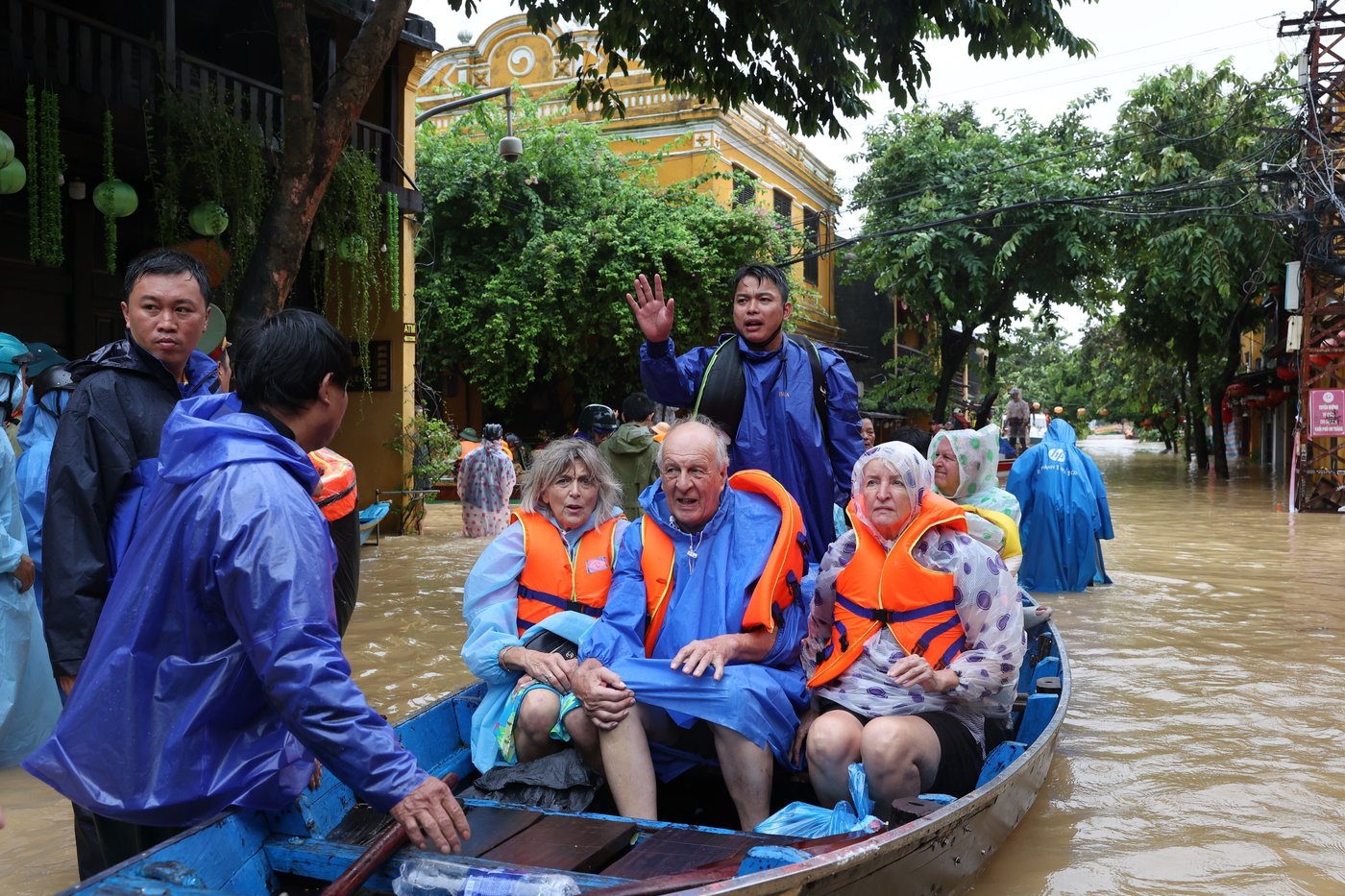 Deadly floods batter central Vietnam, killing at least 10 | iNFOnews.ca Deadly floods batter central Vietnam, killing at least 10 | iNFOnews.ca