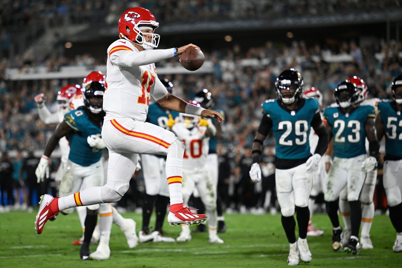 Pro Picks: Chiefs will beat the Lions in a marquee matchup that still could be a Super Bowl preview | iNFOnews.ca Pro Picks: Chiefs will beat the Lions in a marquee matchup that still could be a Super Bowl preview | iNFOnews.ca