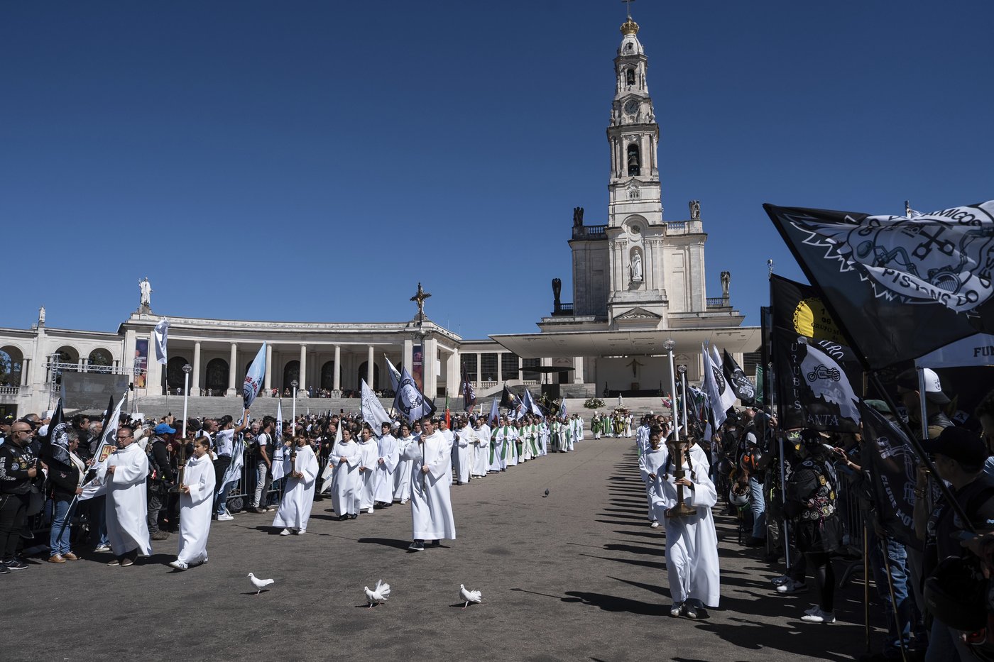 Thousands of motorcyclists converge on Portuguese shrine for annual Blessing of the Helmets | iNFOnews.ca