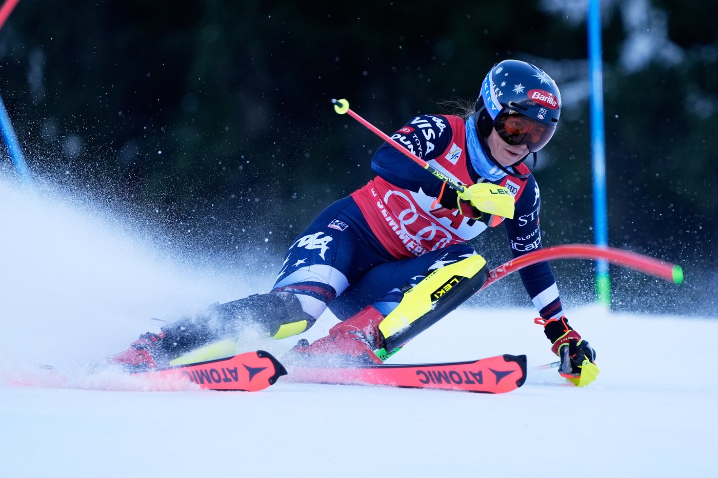 Mikaela Shiffrin keeps World Cup slalom streak going but slams course conditions in night race | iNFOnews.ca Mikaela Shiffrin keeps World Cup slalom streak going but slams course conditions in night race | iNFOnews.ca
