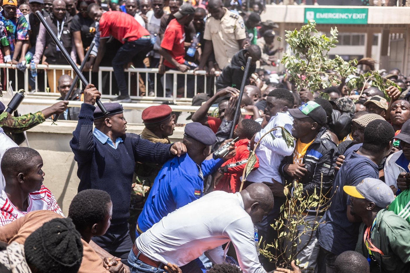 Heavy security after deadly violence in Kenya as thousands turn out to mourn former PM Odinga | iNFOnews.ca