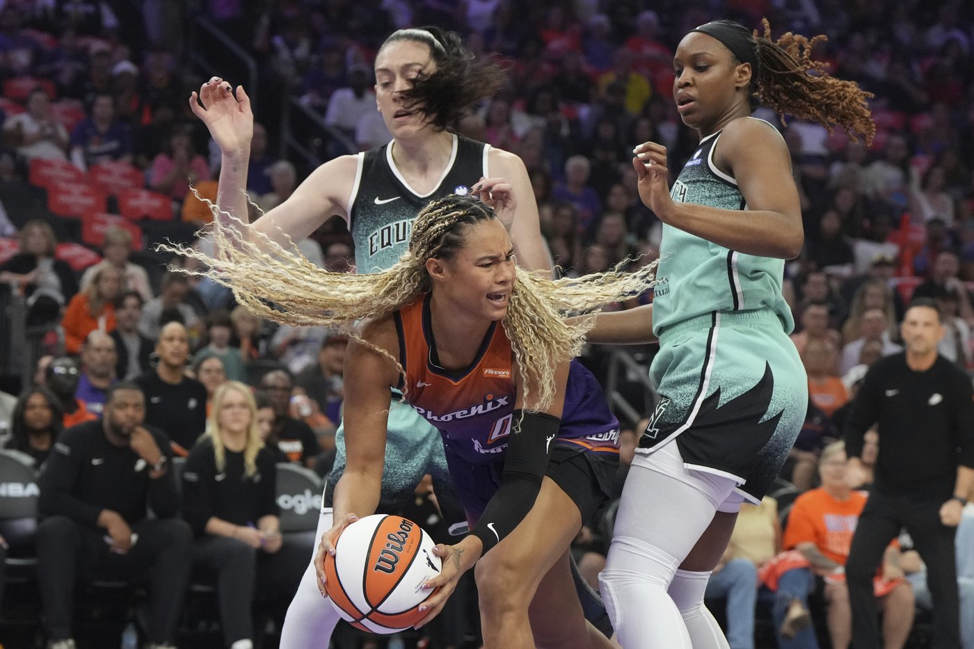 Thomas has a triple-double as the Mercury eliminate the defending WNBA champion Liberty 79-73 | iNFOnews.ca
