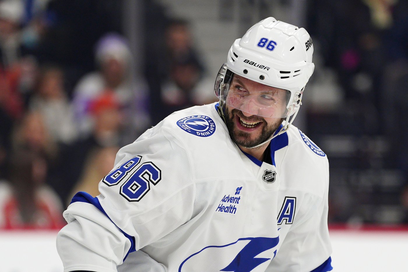 Kucherov scores on 1st 2 shots, Lightning beat Flyers 7-2 for 9th straight win | iNFOnews.ca