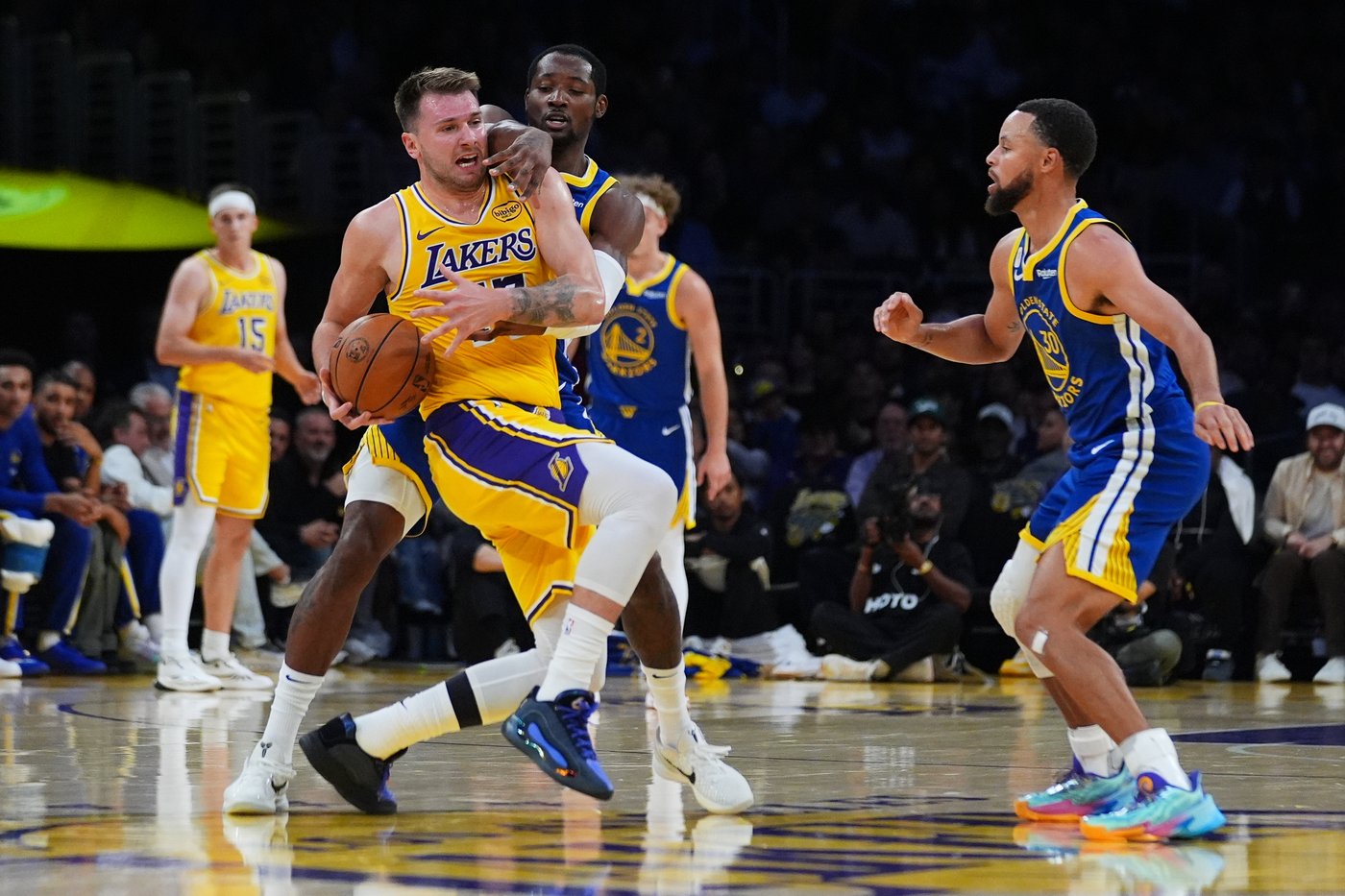 Luka scores 43, but Butler's Warriors top Lakers 119-109 in a LeBron-less season opener | iNFOnews.ca