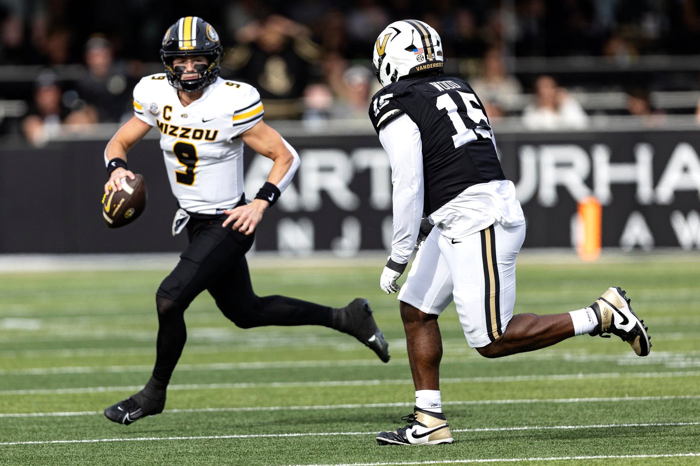 Missouri QB Beau Pribula carted off field with dislocated left ankle against No. 10 Vanderbilt | iNFOnews.ca Missouri QB Beau Pribula carted off field with dislocated left ankle against No. 10 Vanderbilt | iNFOnews.ca