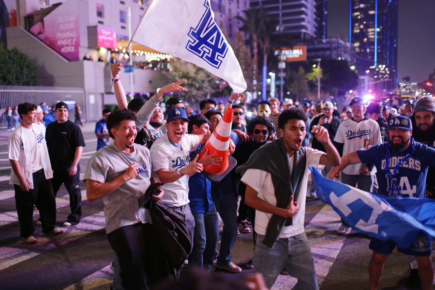 The Los Angeles Dodgers become first World Series repeat champions in 25 years, in photos | iNFOnews.ca