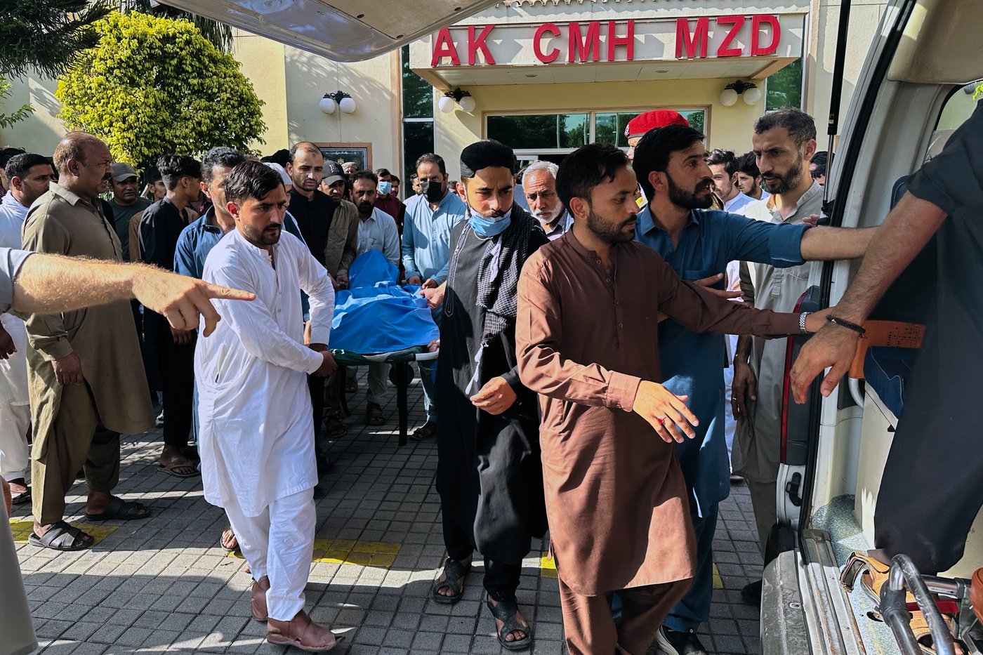 Pakistan opens talks with Kashmir protesters as PM calls for calm after deadly clashes | iNFOnews.ca