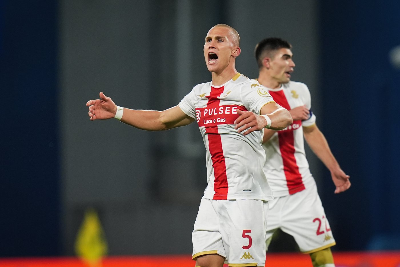 Ex-Roma captain and coach De Rossi hired to manage relegation-threatened Genoa | iNFOnews.ca