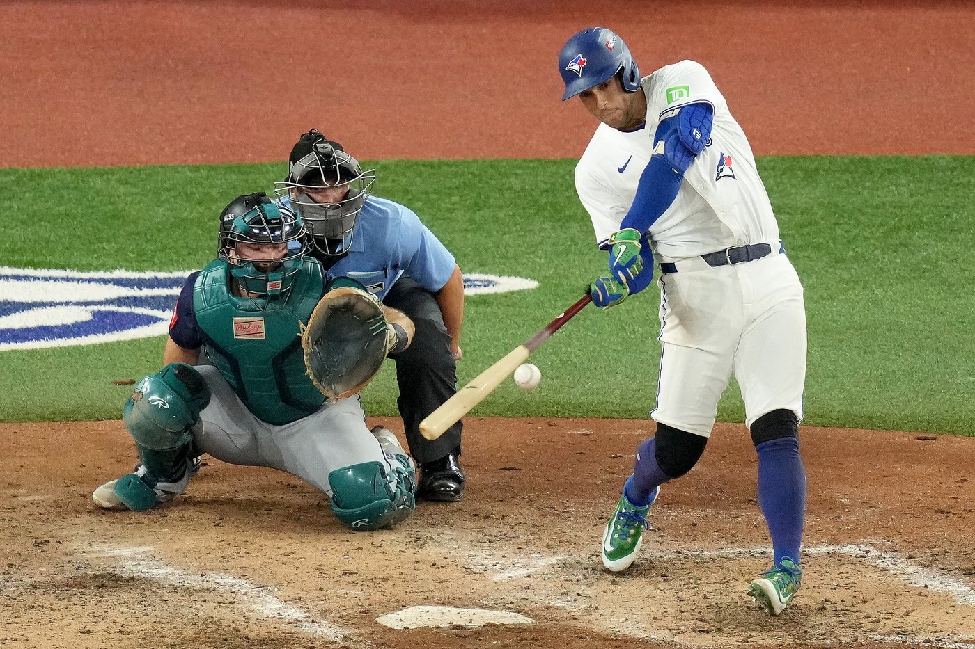Photo Gallery: Blue Jays advance to World Series with 4-3 win over the Mariners | iNFOnews.ca