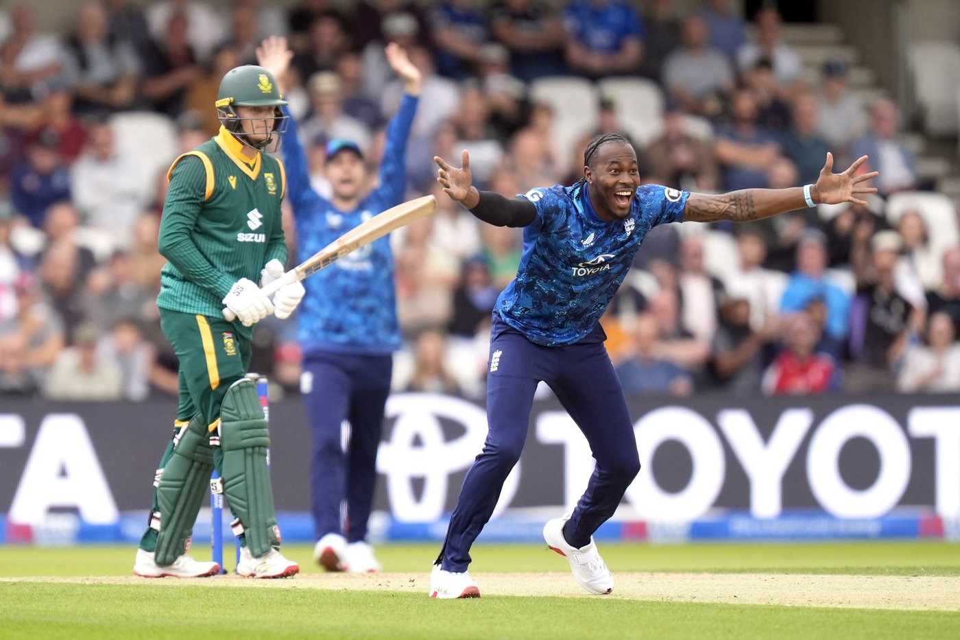 England beats South Africa by record 342-run margin in 3rd cricket ODI | iNFOnews.ca