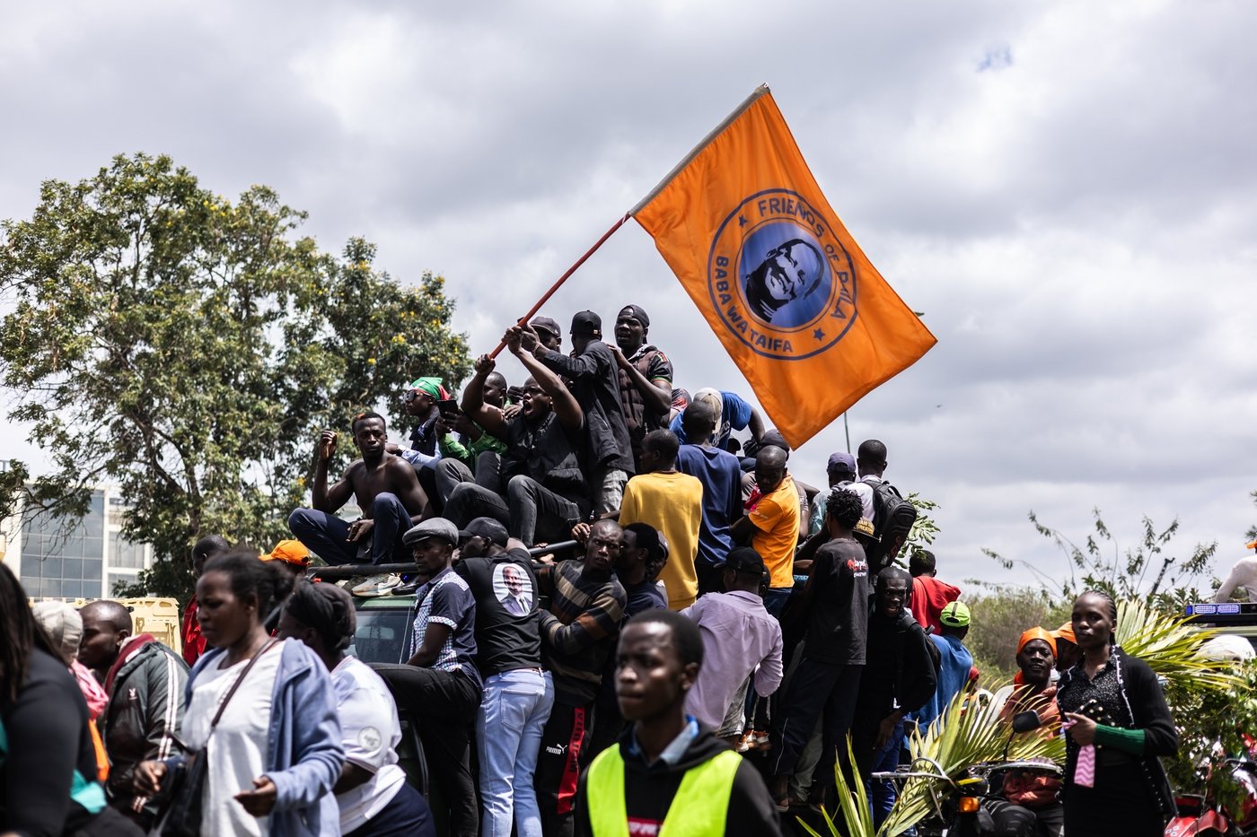 Kenya police fire at mourners and 2 die as violence erupts at viewing of body of ex-Premier Odinga | iNFOnews.ca