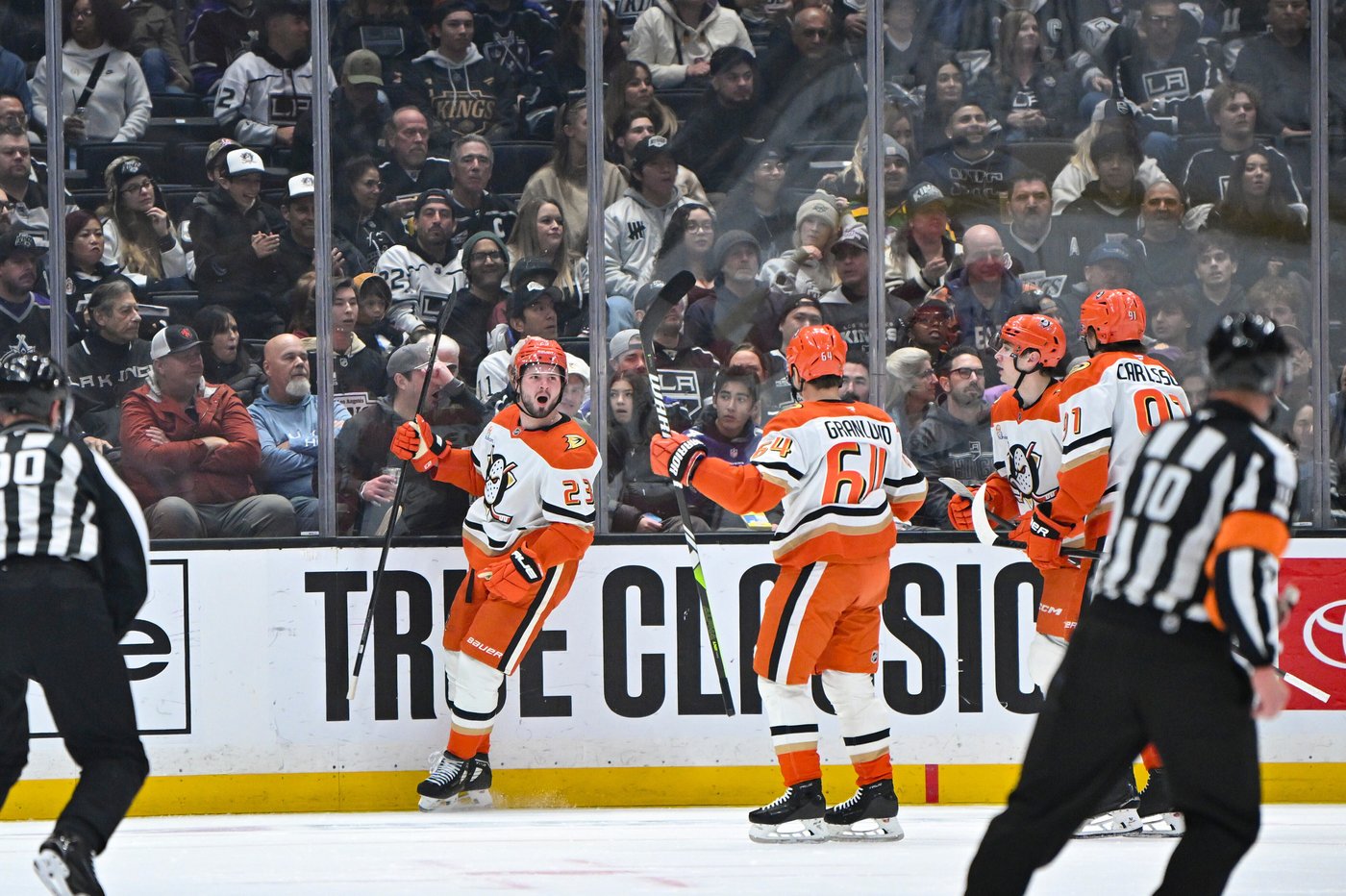 Alex Laferriere nets hat trick as Kings end scoring funk in 6-1 win over Ducks | iNFOnews.ca