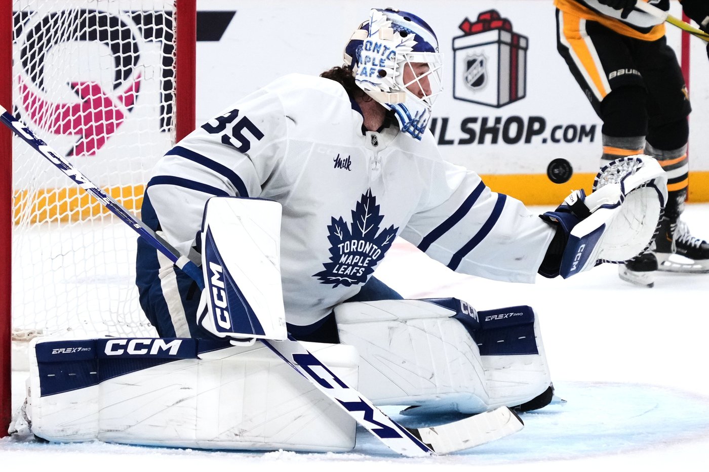 Ekman-Larsson extends point streak as the Maple Leafs rout the Penguins 7-2 | iNFOnews.ca
