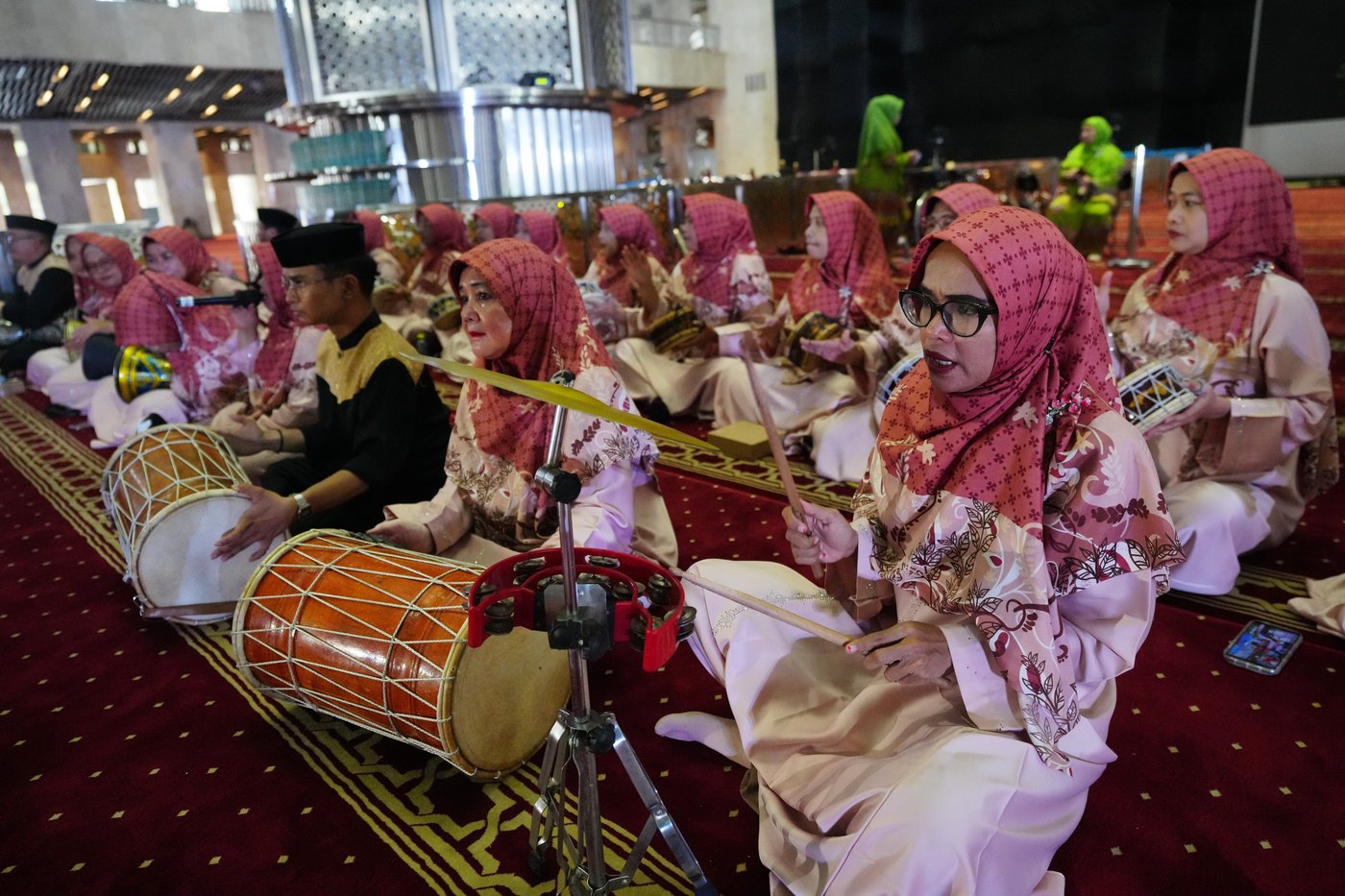 Photos capture the moment 51 couples tie the knot in Indonesian mass wedding ceremony | iNFOnews.ca