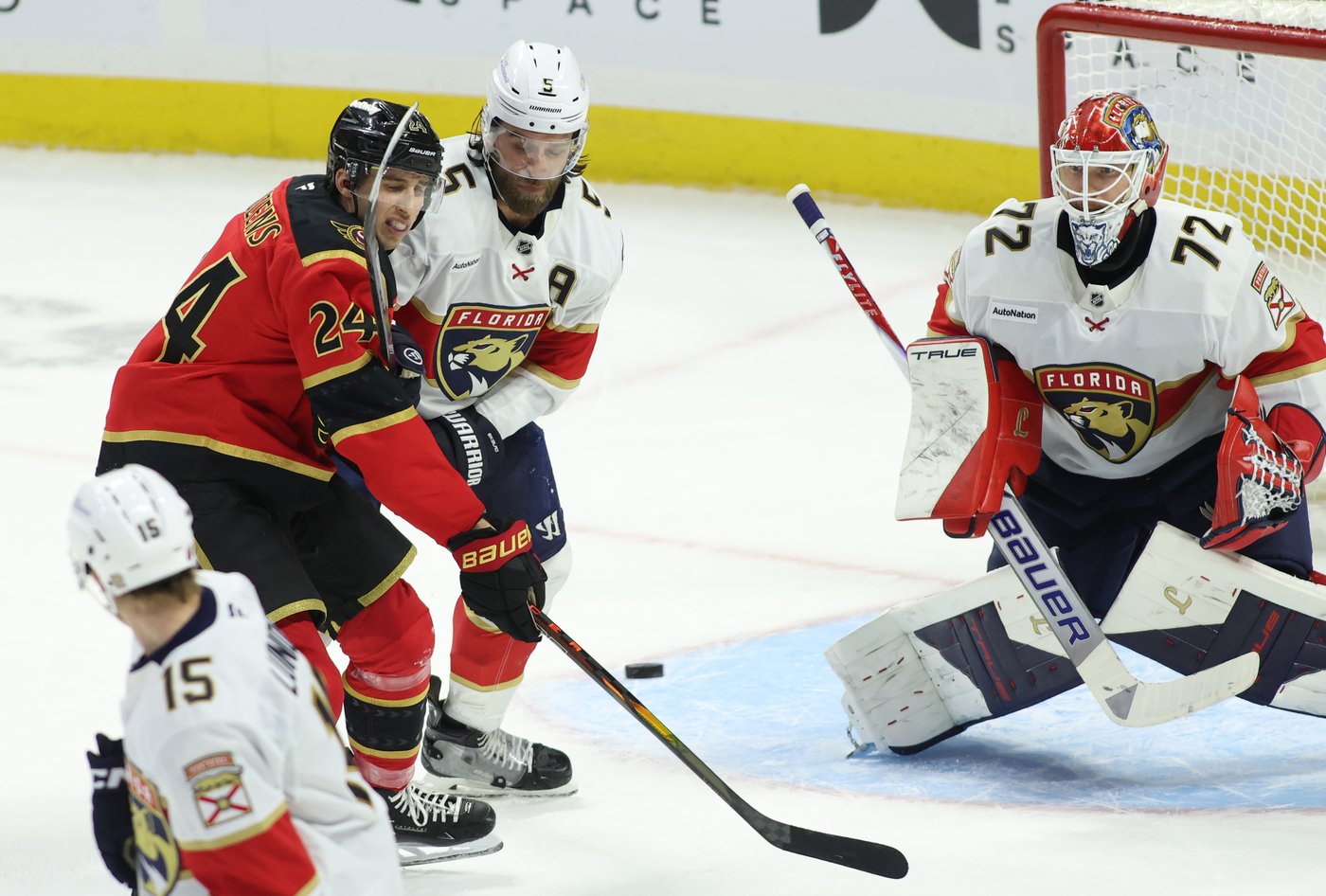 Panthers pounce on Senators' miscues for 3-2 win | iNFOnews.ca