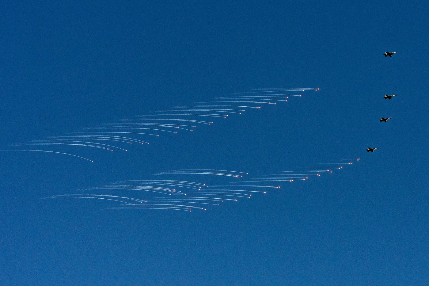 White House urged firing live bombs, not dummies, for Trump's visit to Navy celebration: AP sources | iNFOnews.ca White House urged firing live bombs, not dummies, for Trump's visit to Navy celebration: AP sources | iNFOnews.ca