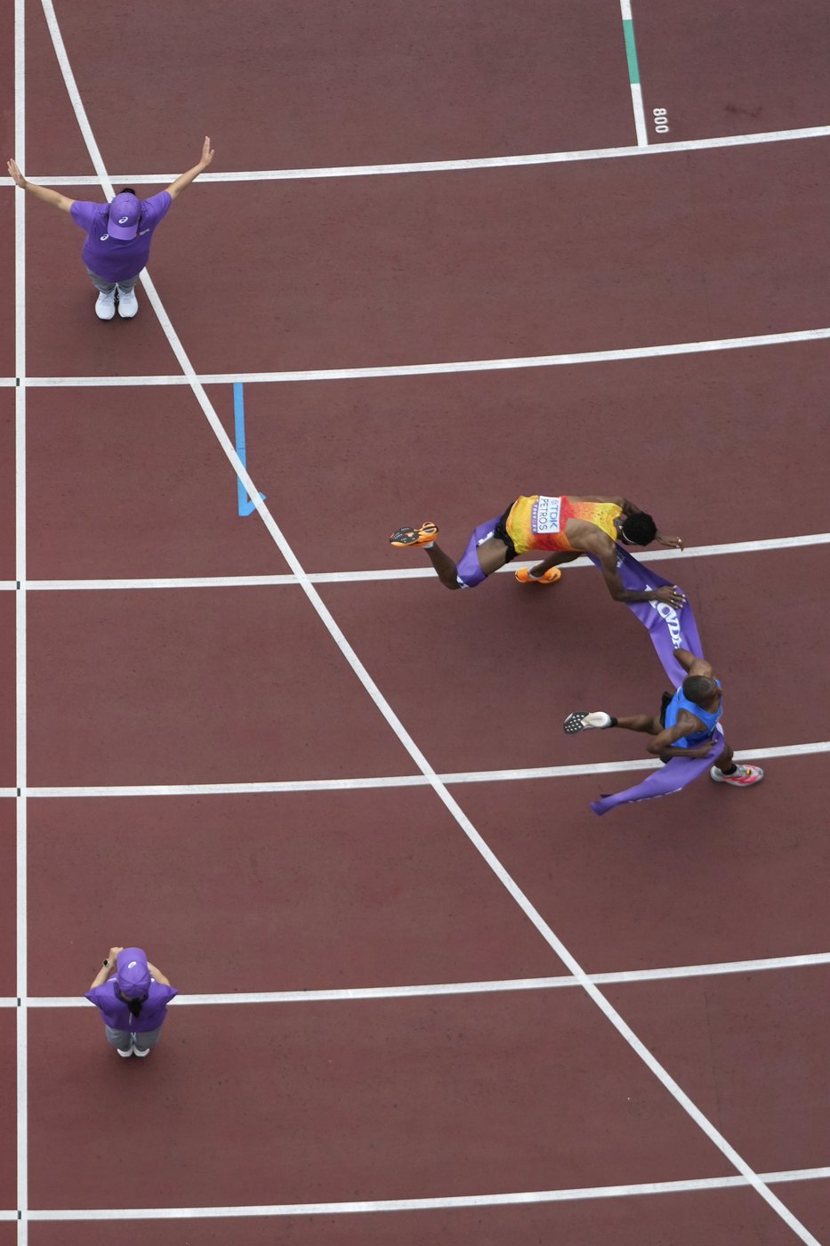 Marathon at world champs comes down to a sprint and a photo finish | iNFOnews.ca Marathon at world champs comes down to a sprint and a photo finish | iNFOnews.ca