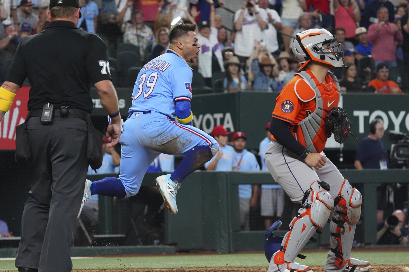Burger and Jung get to Valdez as Rangers beat Astros 4-2 to keep pace in AL wild card | iNFOnews.ca
