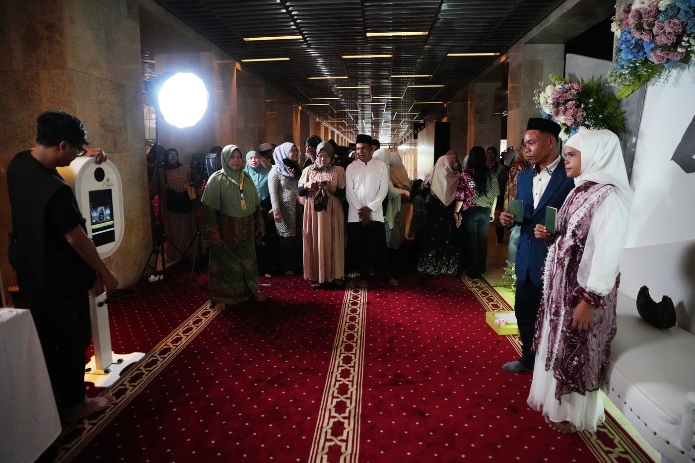 Photos capture the moment 51 couples tie the knot in Indonesian mass wedding ceremony | iNFOnews.ca