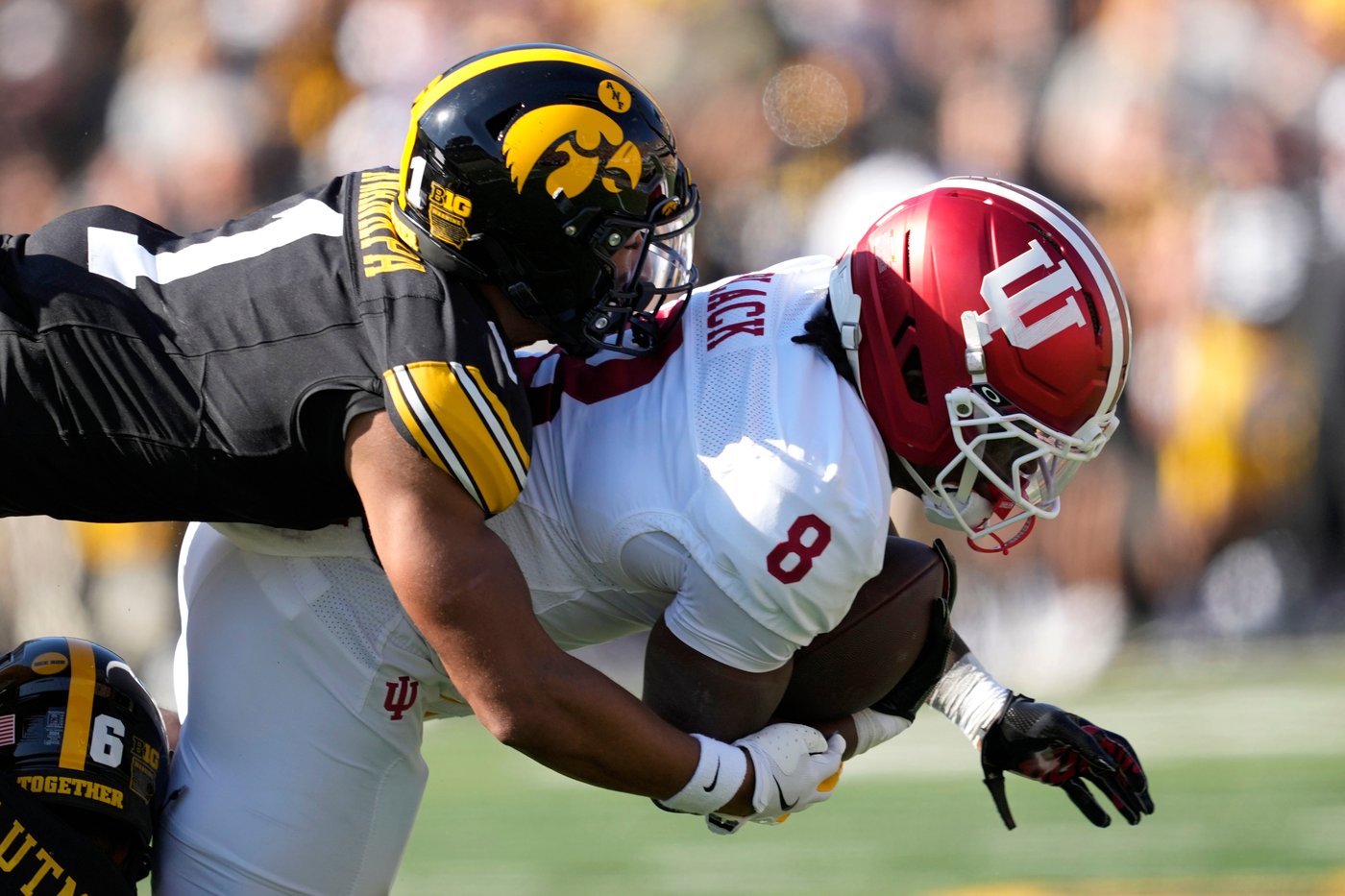 No. 11 Indiana gets late touchdown to beat Iowa, 20-15 | iNFOnews.ca