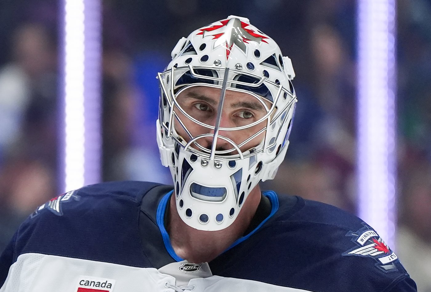 Jets goalie Hellebuyck out 4-6 weeks to undergo arthroscopic knee surgery | iNFOnews.ca