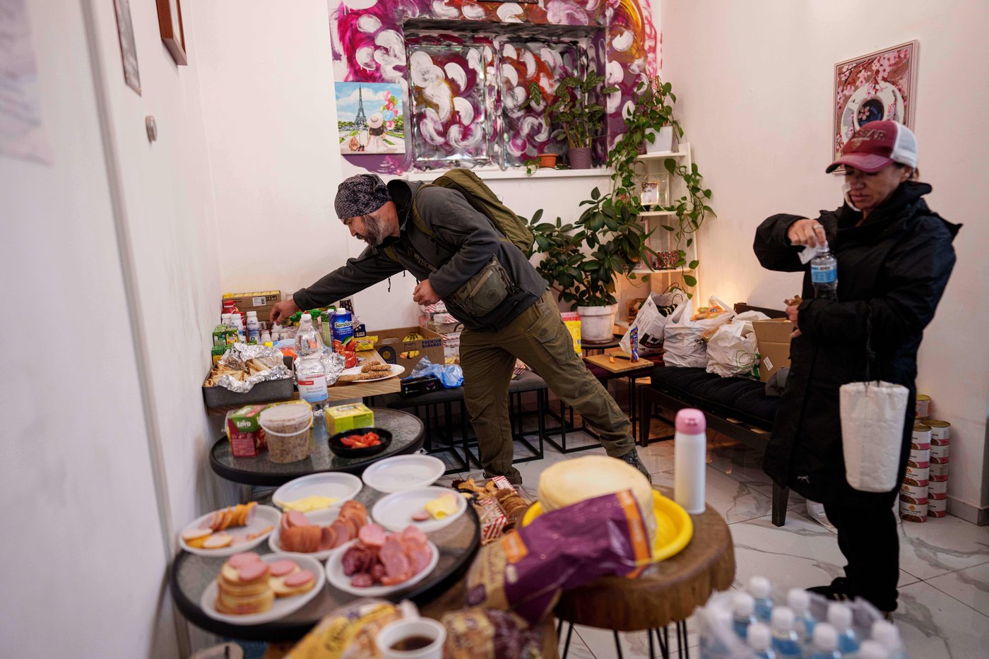 After missile strike near Kyiv, volunteers and one café owner help stitch life back together | iNFOnews.ca