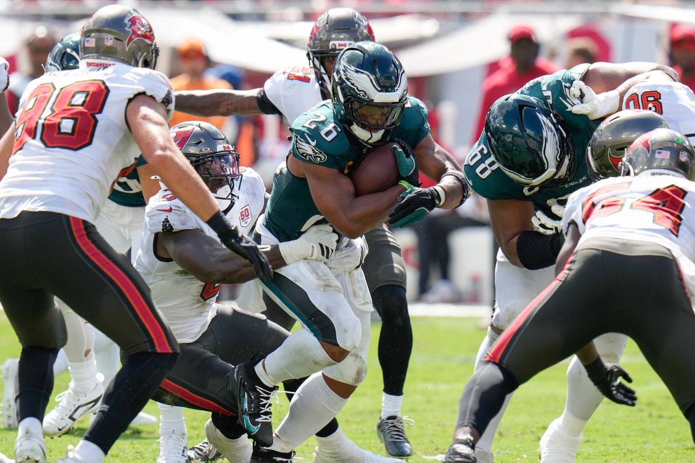 Pro Picks: Eagles will stay undefeated and edge the Broncos in a close, tough game | iNFOnews.ca