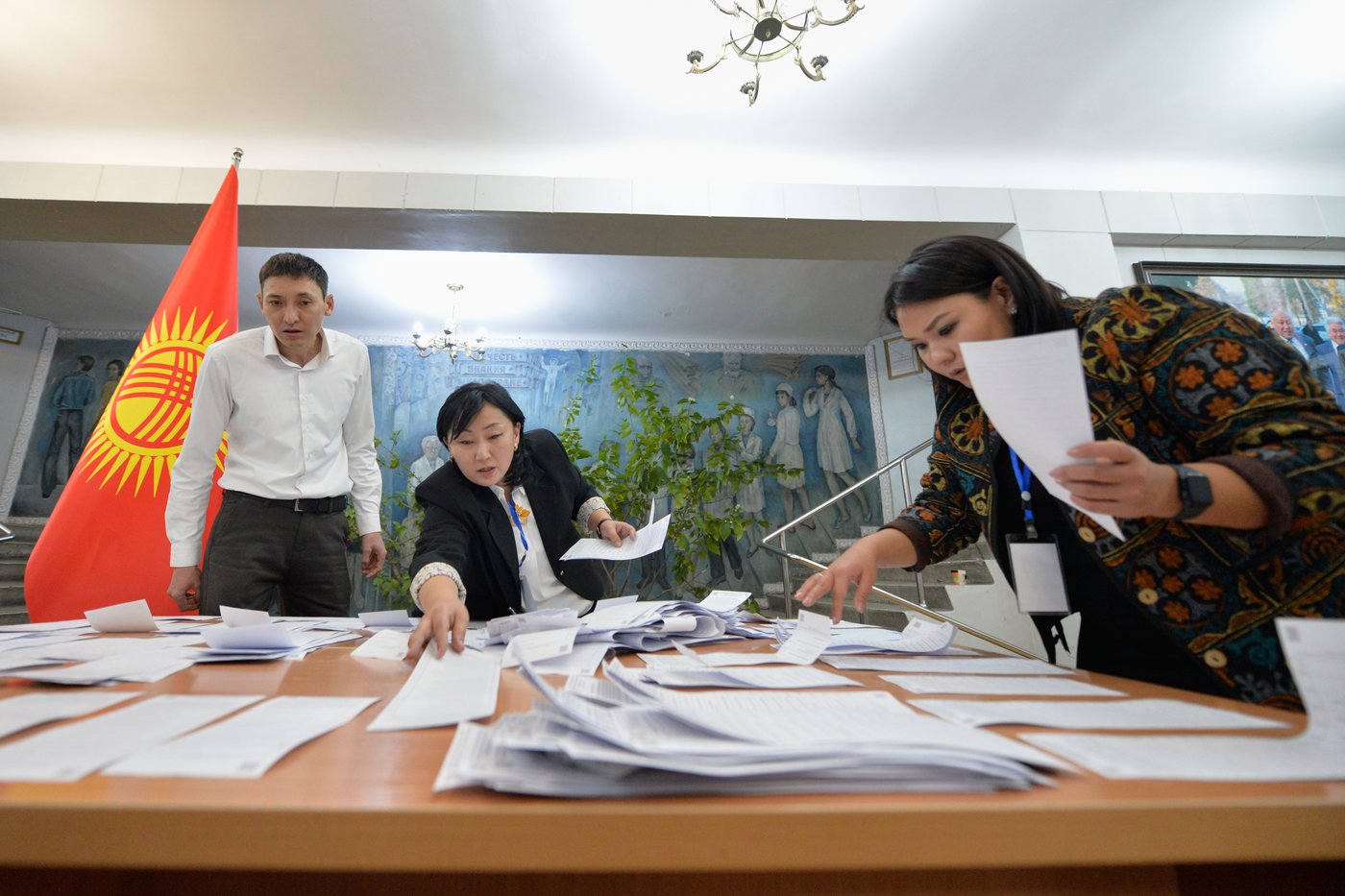 Kyrgyzstan holds snap parliamentary vote as opposition faces crackdown | iNFOnews.ca