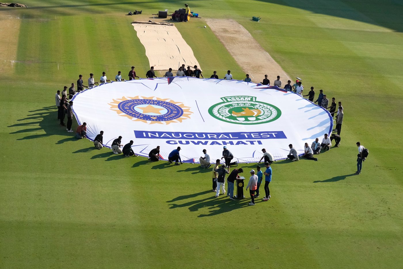 Leading the 2-test series 1-0, South Africa wins the toss and bats 1st against India | iNFOnews.ca