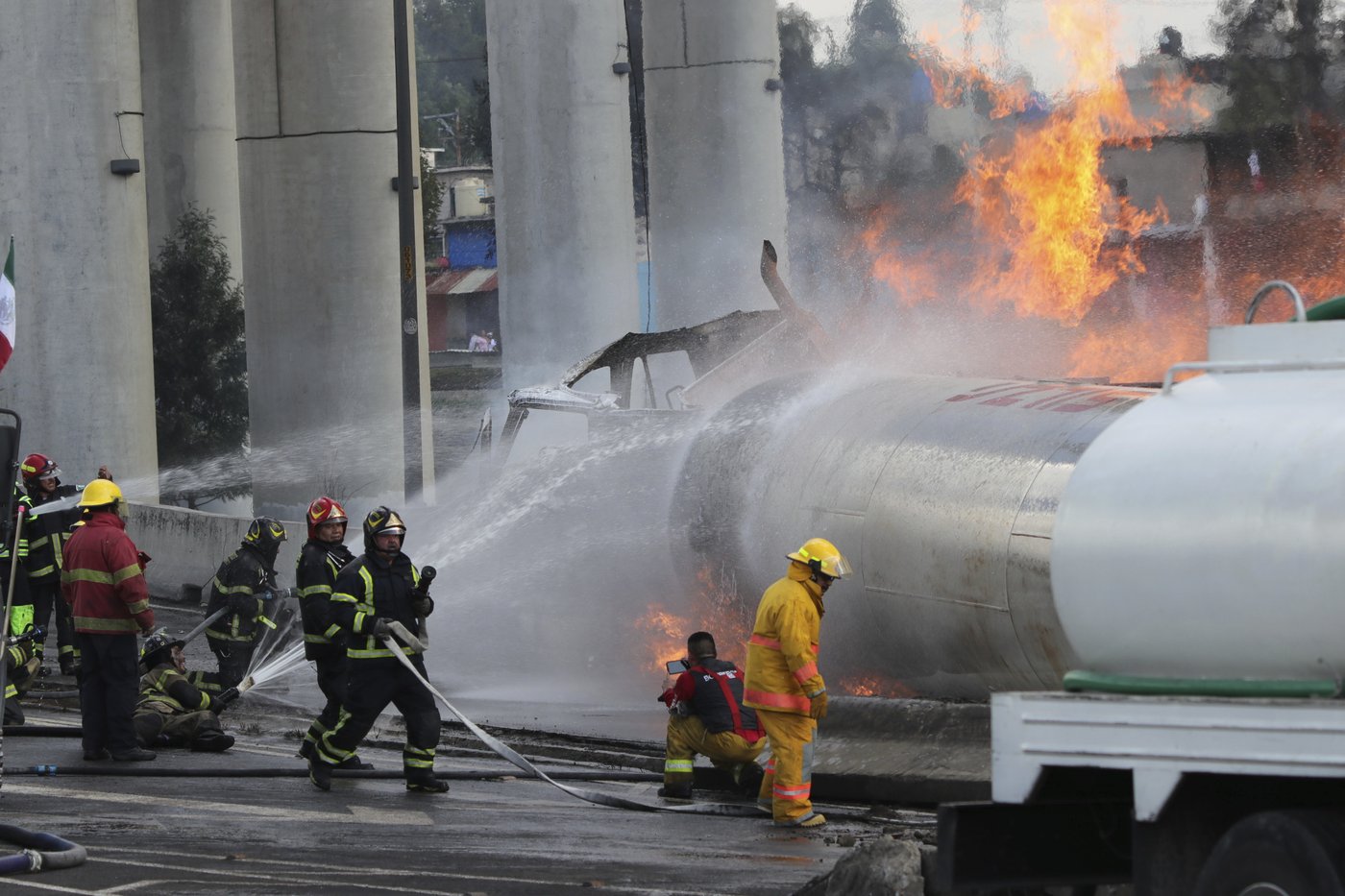 Investigation underway into deadly gas tanker explosion in Mexico City | iNFOnews.ca Investigation underway into deadly gas tanker explosion in Mexico City | iNFOnews.ca