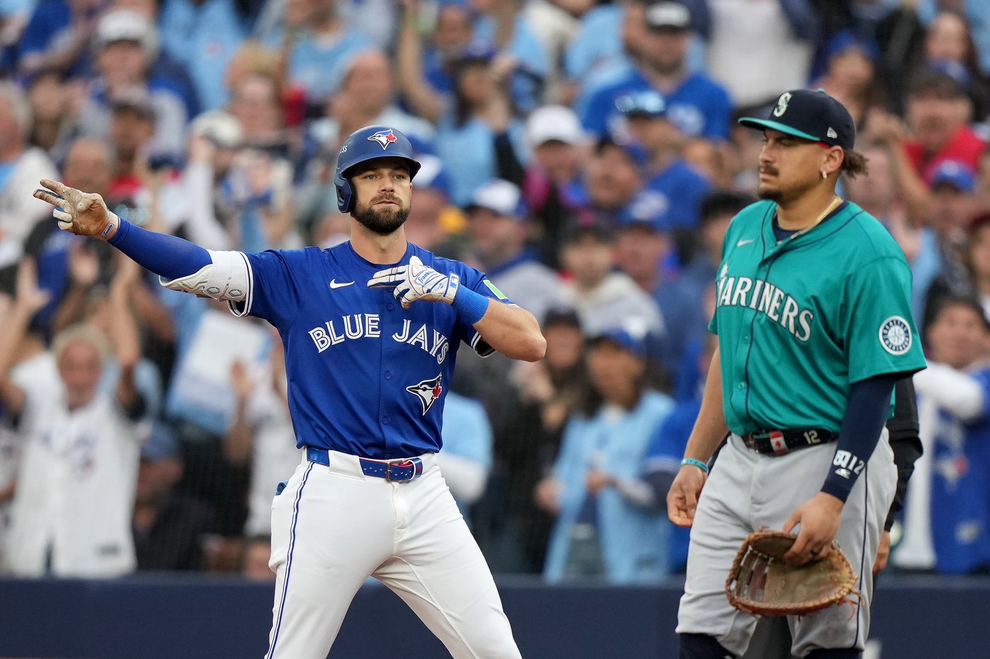 Photo Gallery: Mariners beat Jays 10-3, lead ALCS 2-0 | iNFOnews.ca