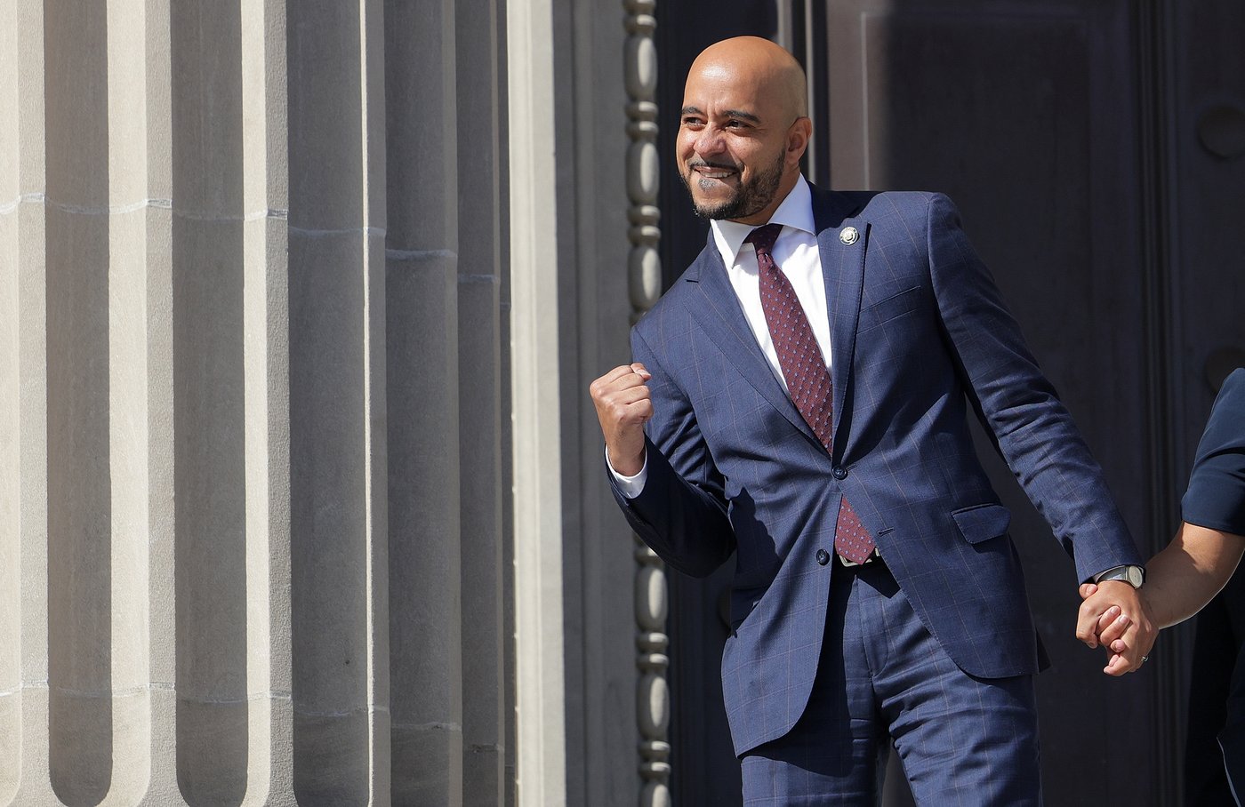 New Orleans is electing a new mayor and a wide field is pledging change after indictments | iNFOnews.ca