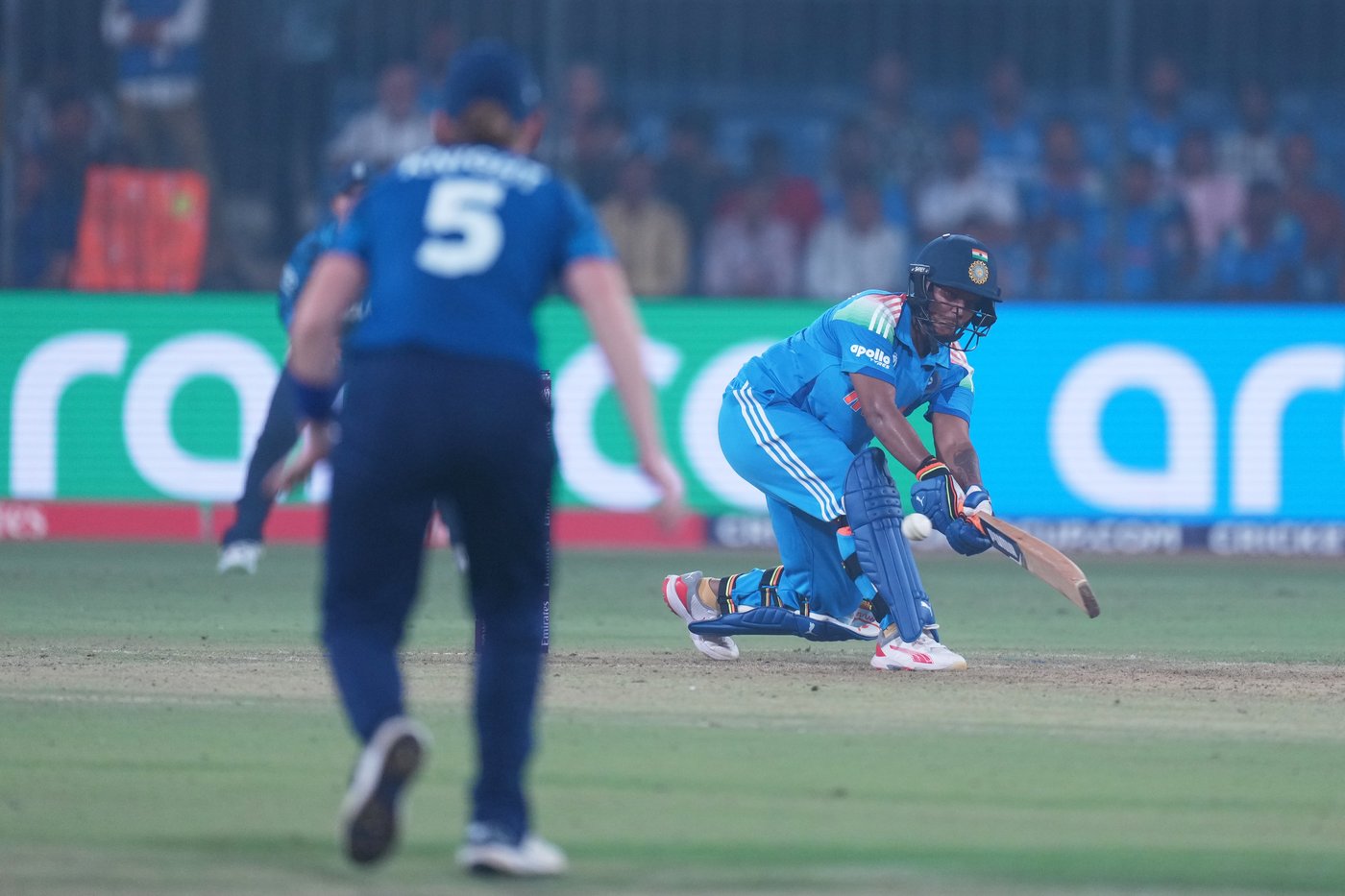 England reaches semifinals after surviving India's thrilling run chase at Women's Cricket World Cup | iNFOnews.ca England reaches semifinals after surviving India's thrilling run chase at Women's Cricket World Cup | iNFOnews.ca