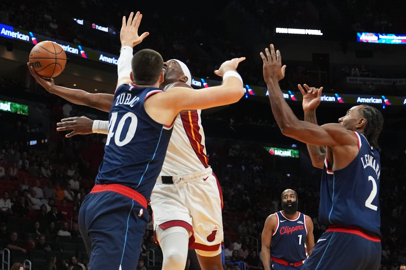 Heat use 30-2 run to pull away, tie franchise record with 24 3-pointers, roll past Clippers 140-123 | iNFOnews.ca