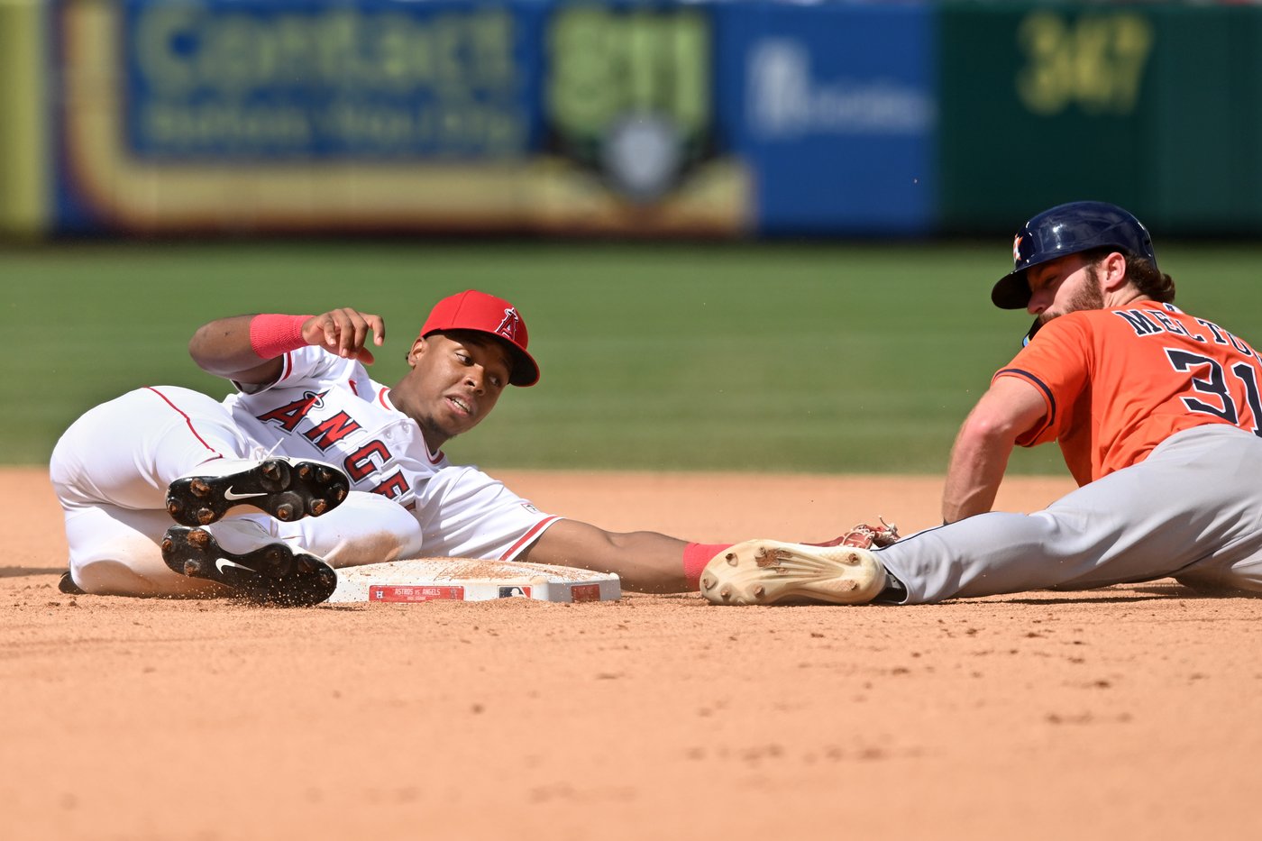Astros hit four homers in season-ending 6-2 win over Angels | iNFOnews.ca