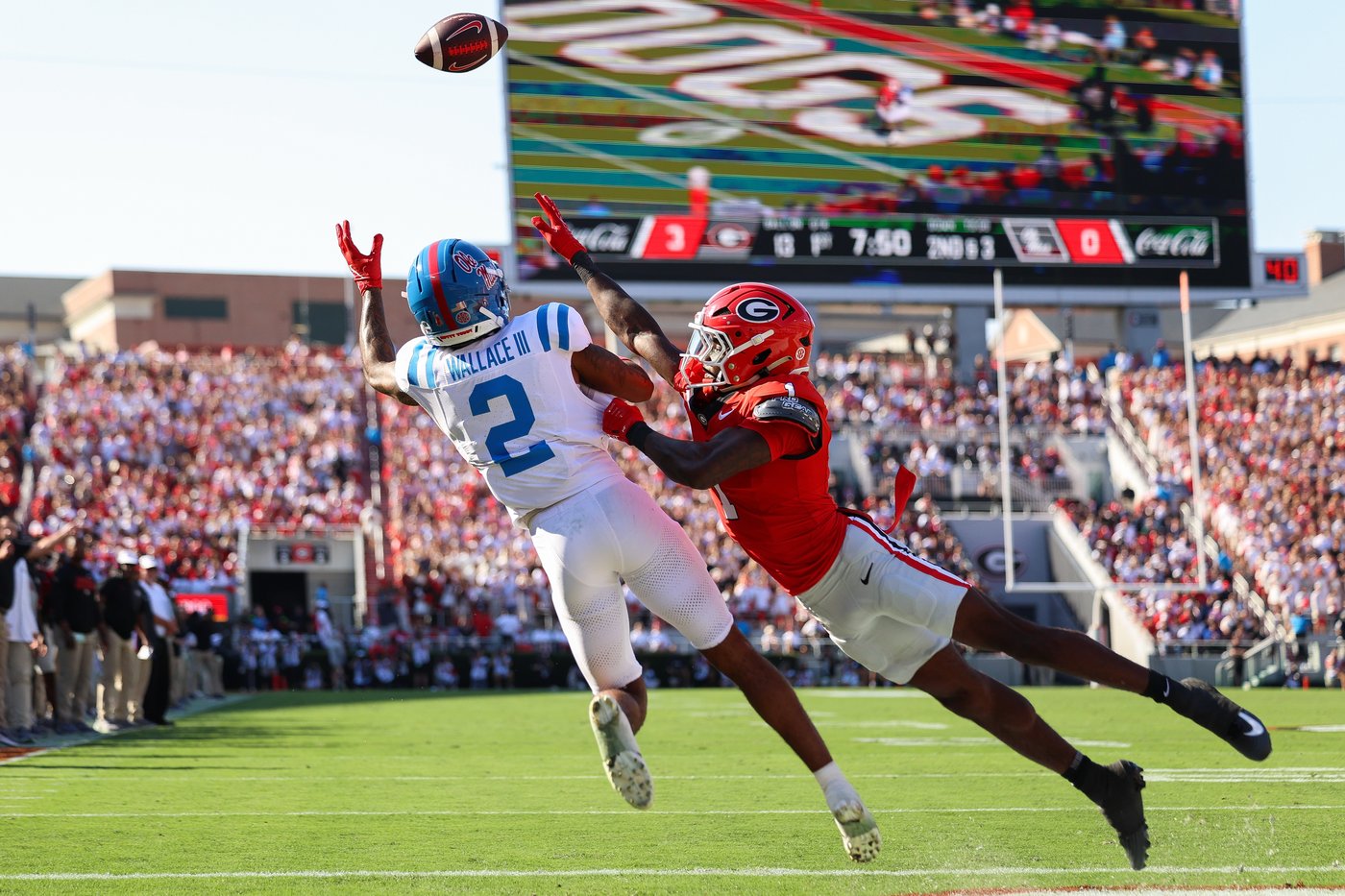 Stockton throws 4 TD passes as No. 9 Georgia rallies in 4th quarter to beat No. 5 Ole Miss 43-35 | iNFOnews.ca Stockton throws 4 TD passes as No. 9 Georgia rallies in 4th quarter to beat No. 5 Ole Miss 43-35 | iNFOnews.ca