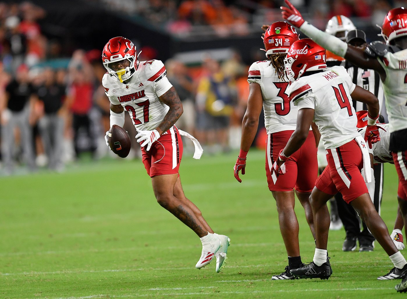 Miami's perfect season hopes are dashed as Beck throws 4 interceptions in loss to Louisville | iNFOnews.ca Miami's perfect season hopes are dashed as Beck throws 4 interceptions in loss to Louisville | iNFOnews.ca