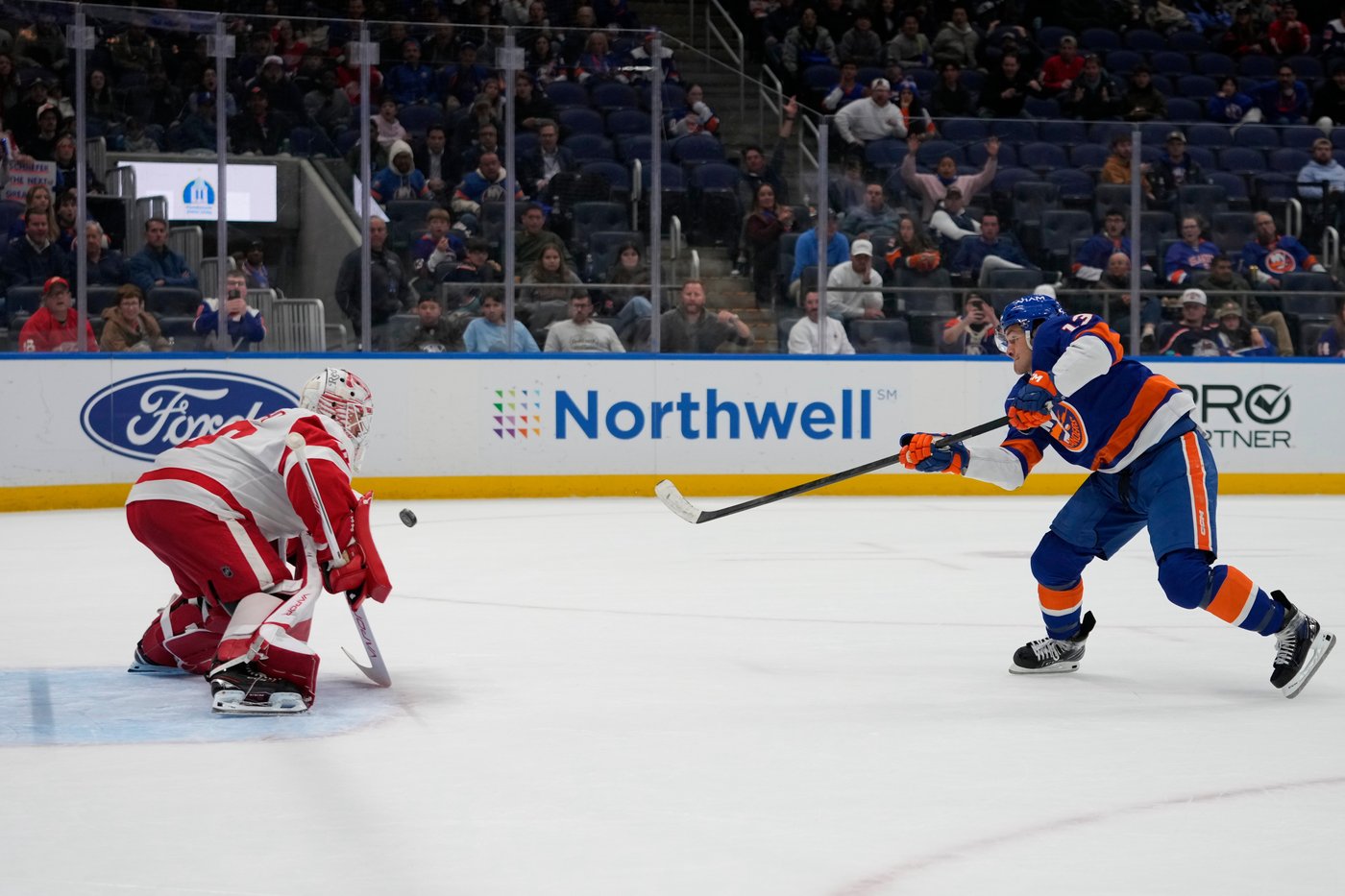 Islanders dominate Red Wings 7-2 behind Heineman's two goals | iNFOnews.ca Islanders dominate Red Wings 7-2 behind Heineman's two goals | iNFOnews.ca