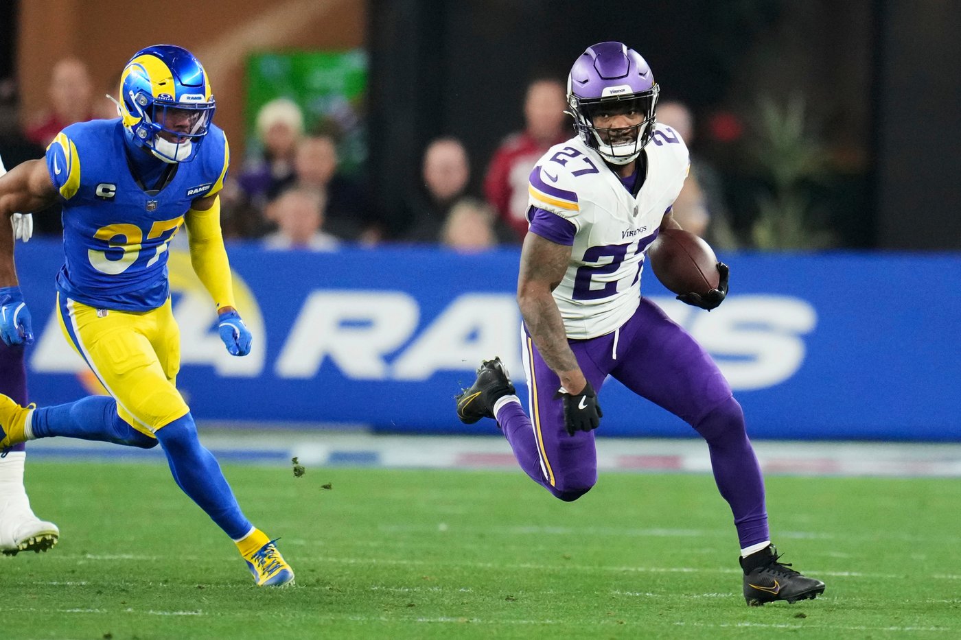 Vikings put RB Aaron Jones on IR with hamstring injury that will sideline him more than a month | iNFOnews.ca