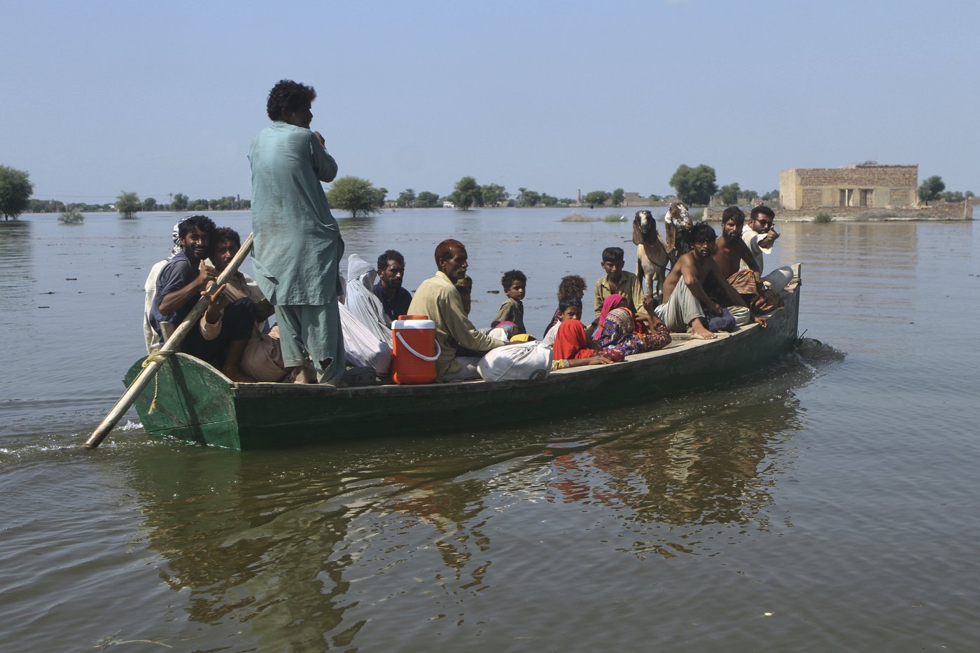 Rescuers in Pakistan scramble to save residents as swollen rivers reach dangerous levels | iNFOnews.ca