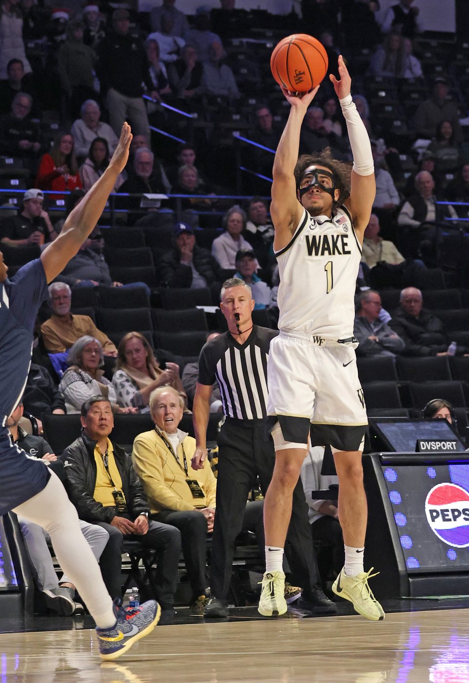 Harris scores 19, Colvin hits late 3 to help Wake Forest beat Longwood 71-68 | iNFOnews.ca