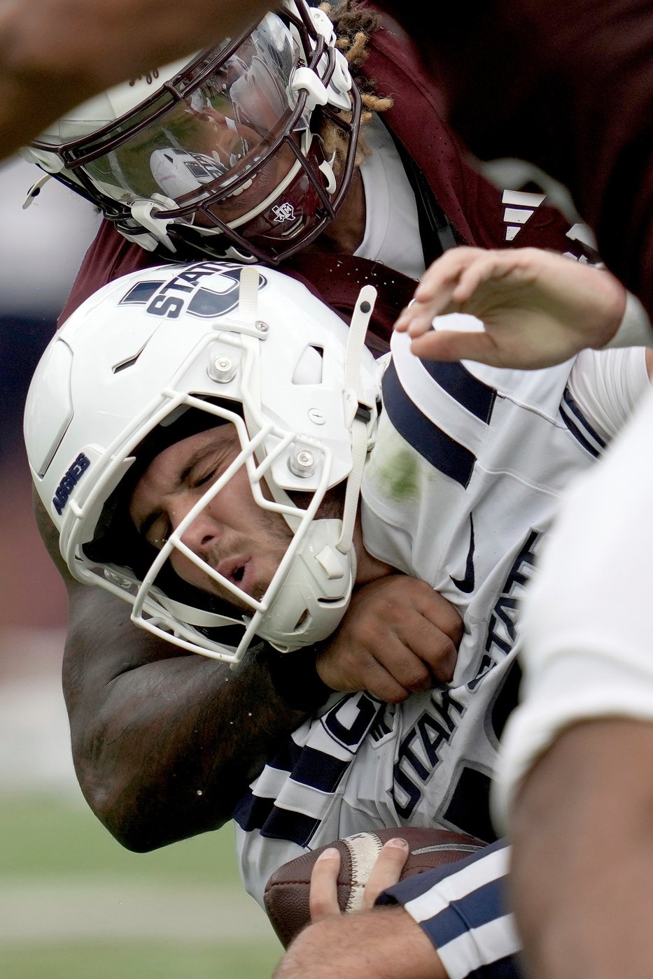 Texas A&M's Cashius Howell sacks Utah State QB three times in a row | iNFOnews.ca Texas A&M's Cashius Howell sacks Utah State QB three times in a row | iNFOnews.ca