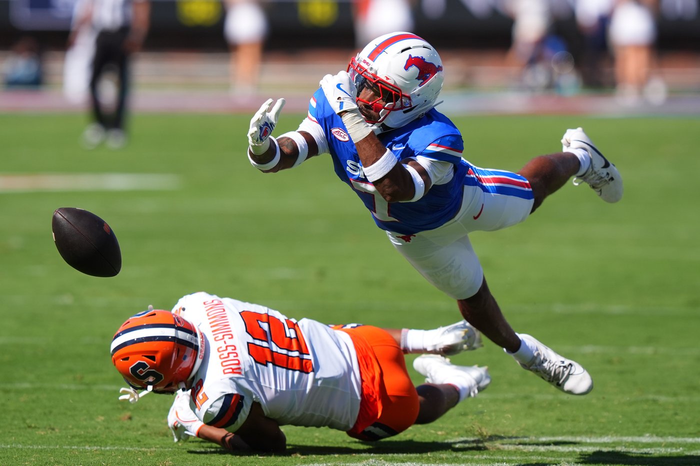 Kevin Jennings passes for career-high 4 TDs, as SMU beats Syracuse 31-18 | iNFOnews.ca