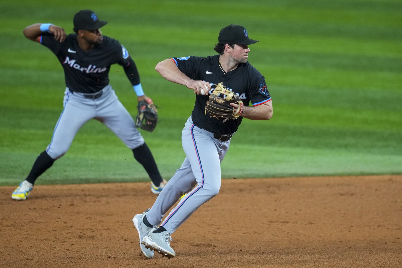 Marlins beat slumping Rangers 6-4 in 12 innings for fourth straight win | iNFOnews.ca
