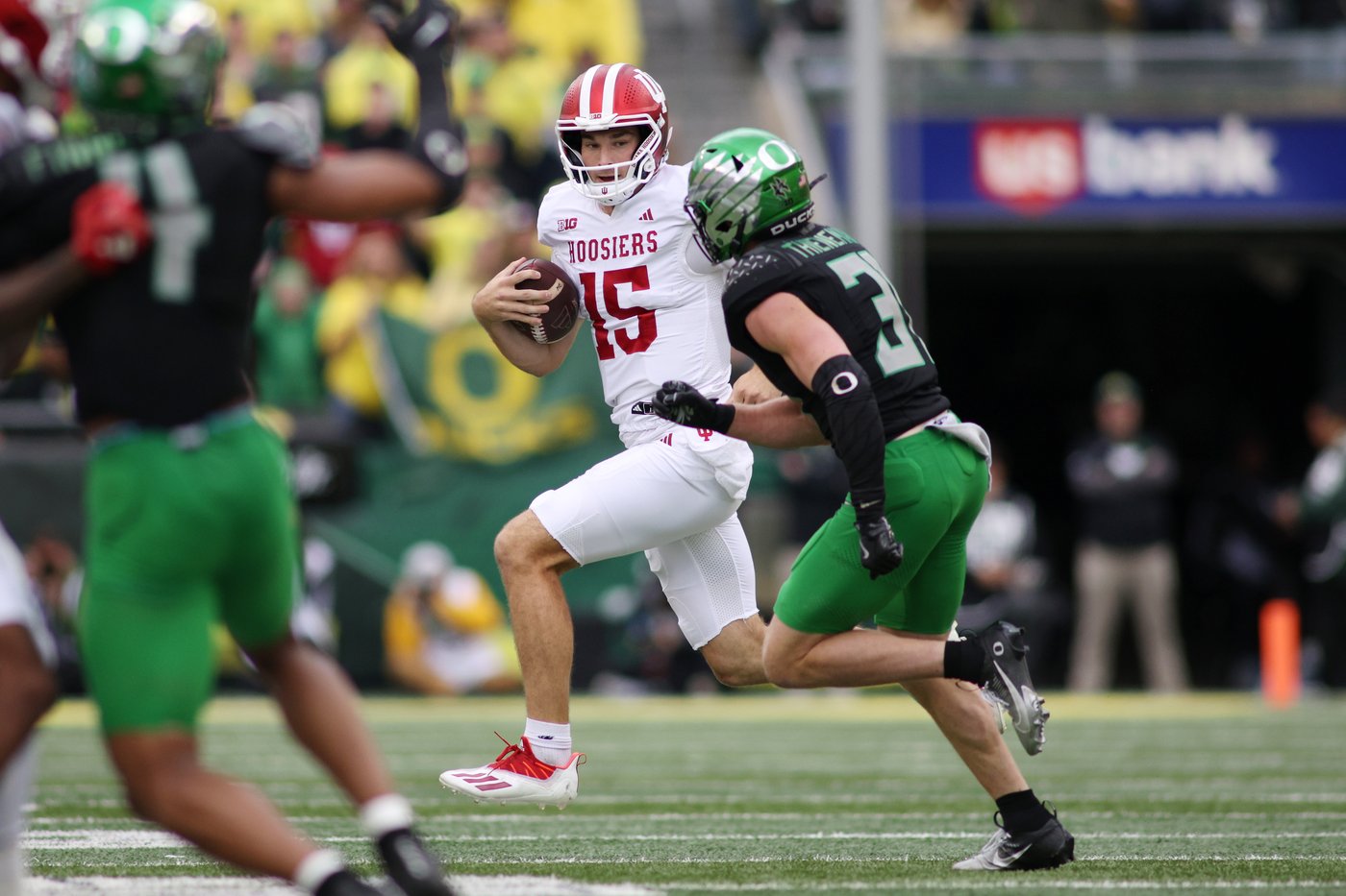 No. 7 Indiana topples No. 3 Oregon 30-20 in tight battle | iNFOnews.ca