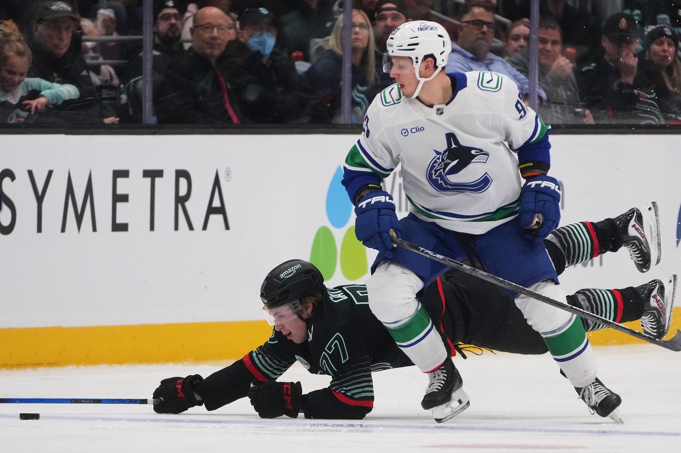 Liam Ohgren scores lone shootout goal to lift Canucks past Kraken, 3-2 | iNFOnews.ca