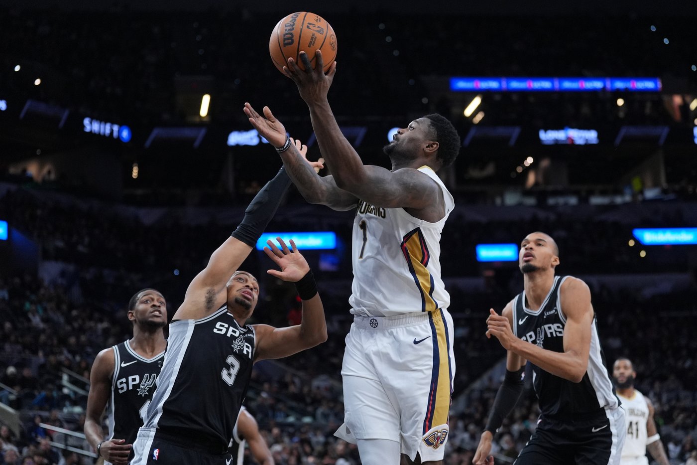 Pelicans squander 20-point lead, rebound to beat Spurs 104-95 | iNFOnews.ca