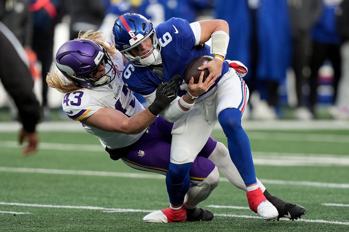 J.J. McCarthy gets injured as the Vikings hand the Giants their ninth loss in a row | iNFOnews.ca