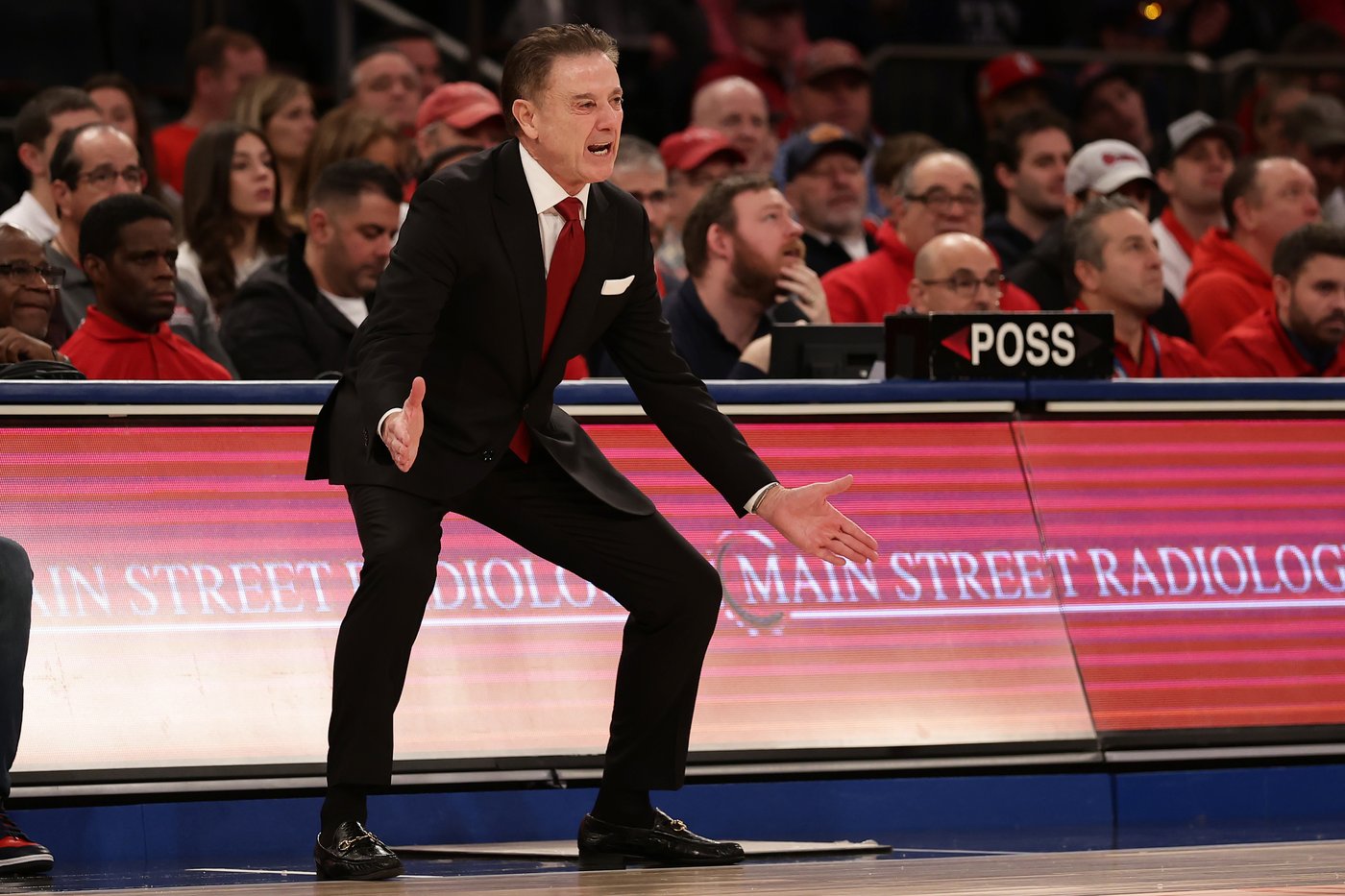 Rick Pitino's 900th win could come against his son when St. John's visits Xavier this weekend | iNFOnews.ca