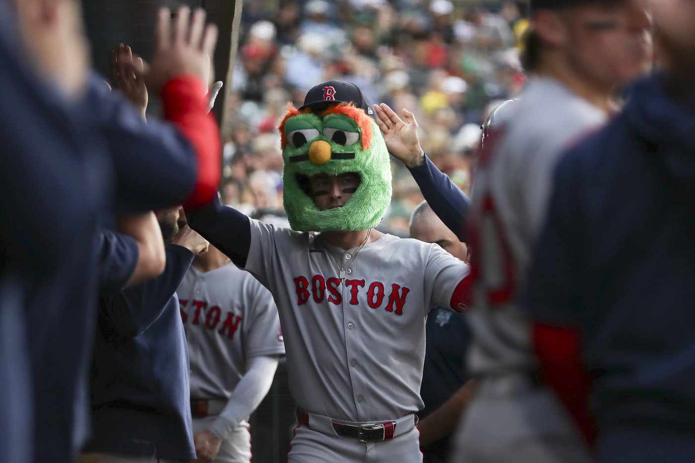 Red Sox 1B Romy Gonzalez leaves game against Athletics due to left knee soreness | iNFOnews.ca